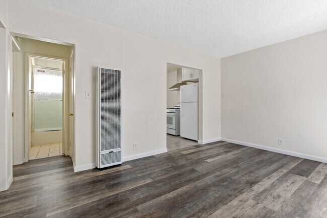 Building Photo - 1824 16th St in Santa Monica