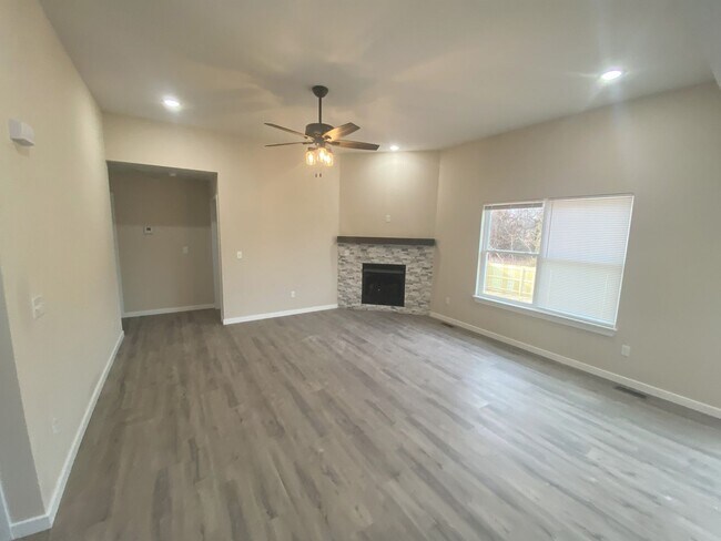 Foto del edificio - Brand New Home!!