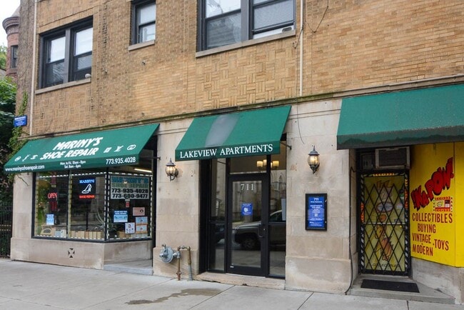 Building Photo - 716 W Belmont Ave