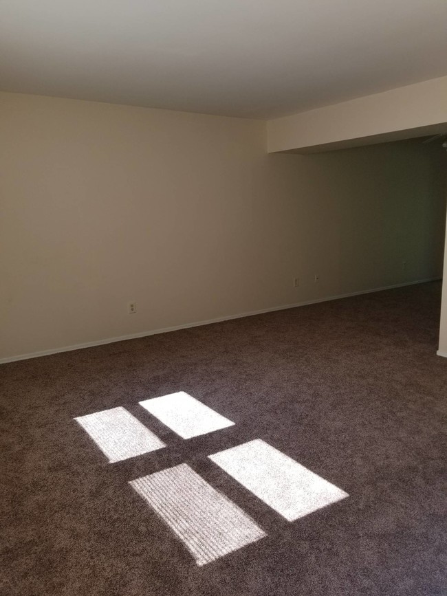 Building Photo - 202 Fawn Dr