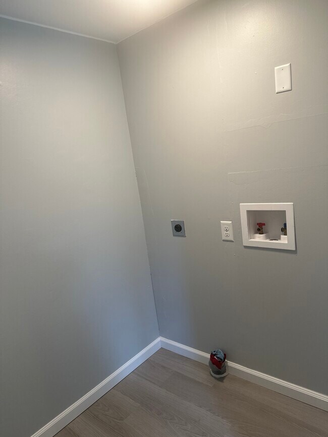Foto del edificio - 608 Wheeler Ln