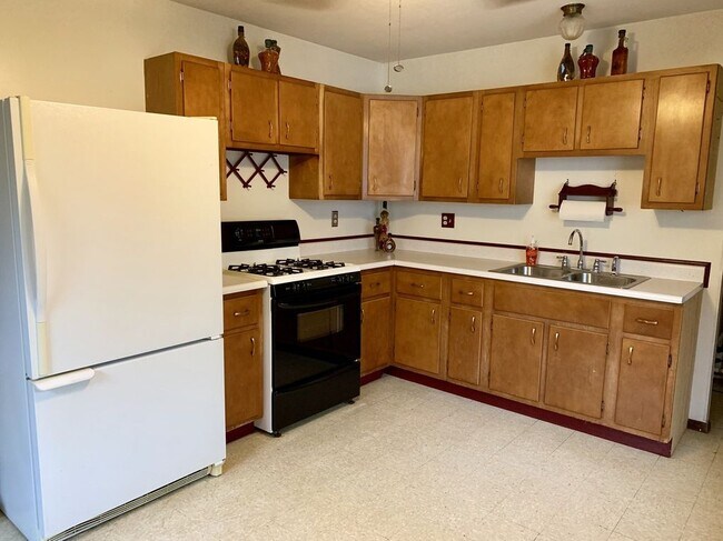Building Photo - 2213 Lantern Hill Dr