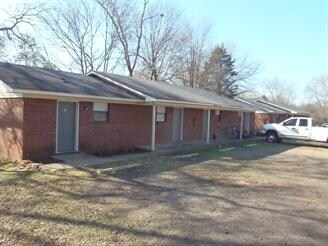 Primary Photo - 65 Roberts Ave