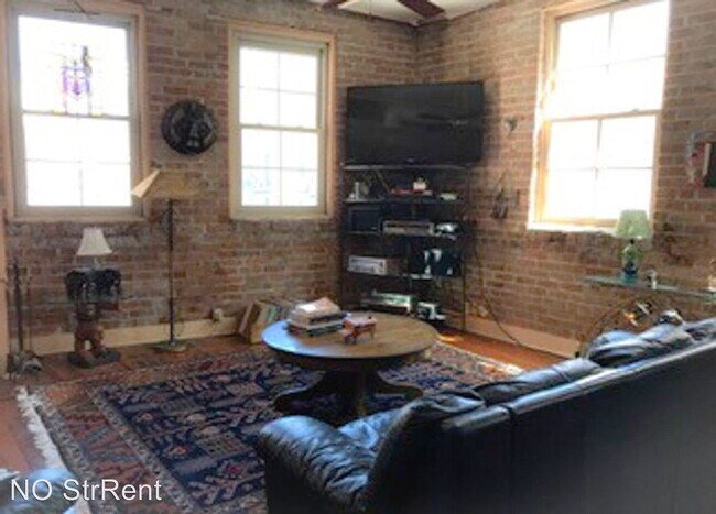 Building Photo - 2 br, 2 bath House - 422 Notre Dame St. #3