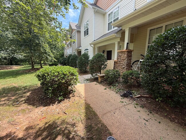 Foto del edificio - Room in Townhome on McGoogan Ln