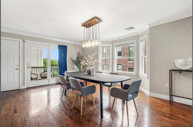 Foto del edificio - 476 E 3rd St