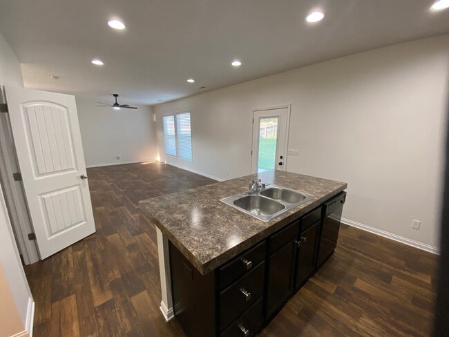 Building Photo - 6405 Autumn Valley Trce