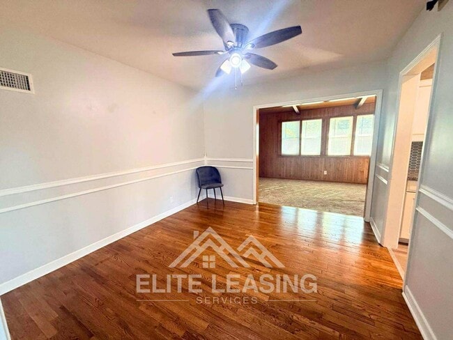 Building Photo - 3 Bedroom, 2 Bathroom home close to Gage Park