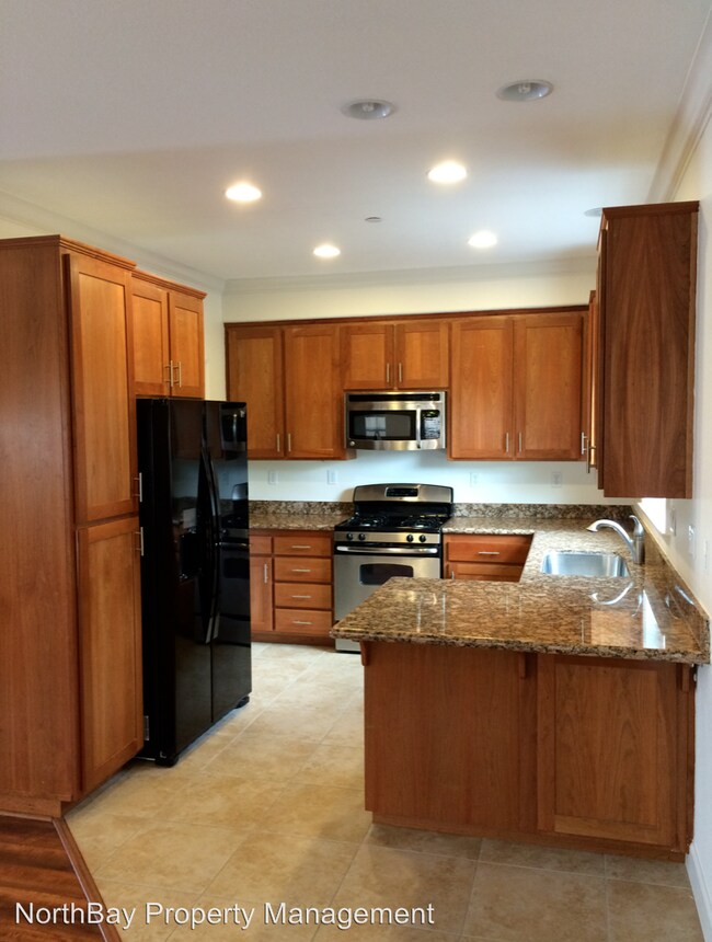 Building Photo - 3 br, 2.5 bath House - 949 Martin Circle