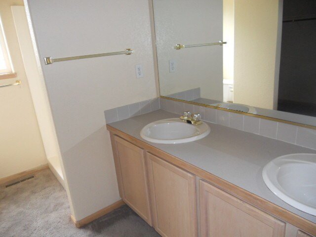 Foto del edificio - 2036 Glenmoor Dr