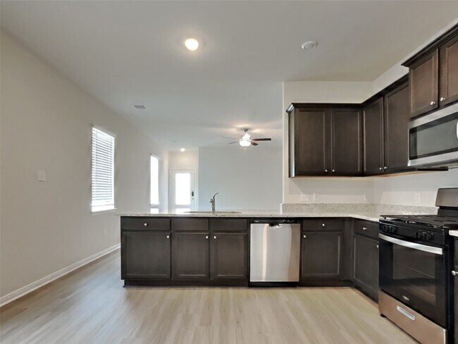 Building Photo - 15419 Maple Ter Dr