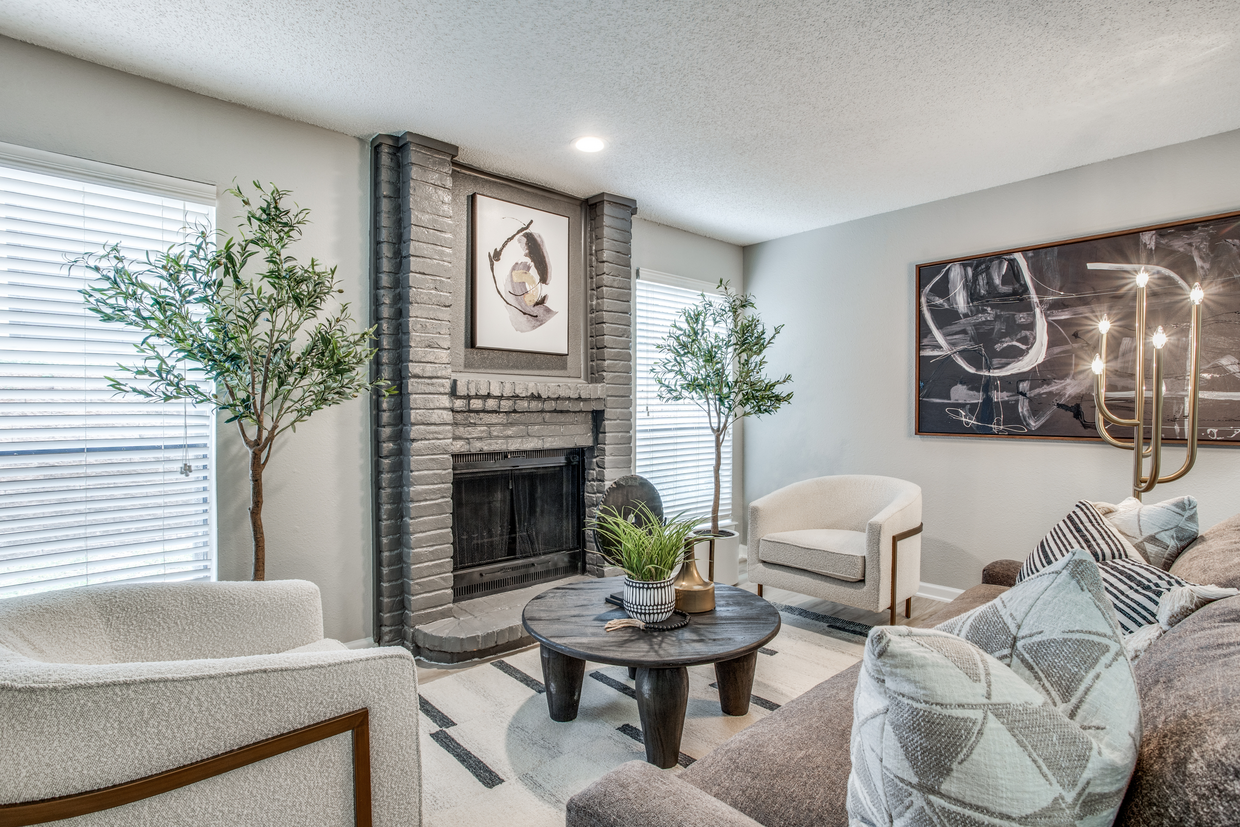 Primary Photo - Evaline Apartments