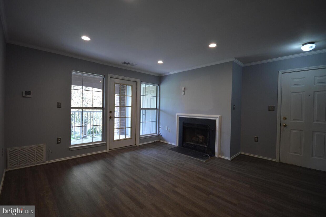 20960 Timber Ridge Terrace Unit 203, Ashburn, VA 20147 Room for Rent