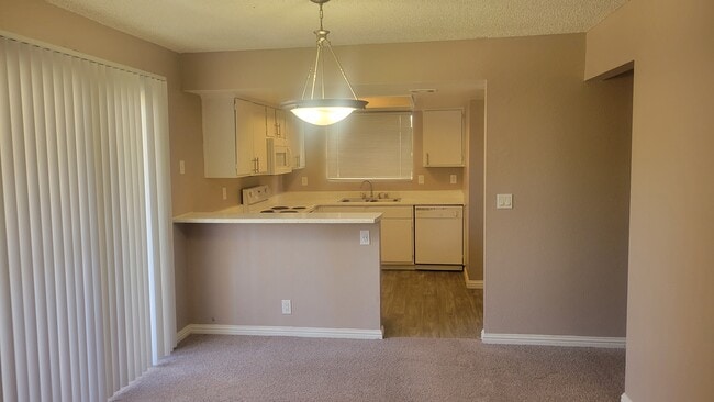 Comedor/cocina - Sunset Springs Apartments