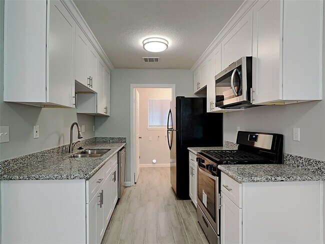 Foto del edificio - 5131 Castlecreek Ln