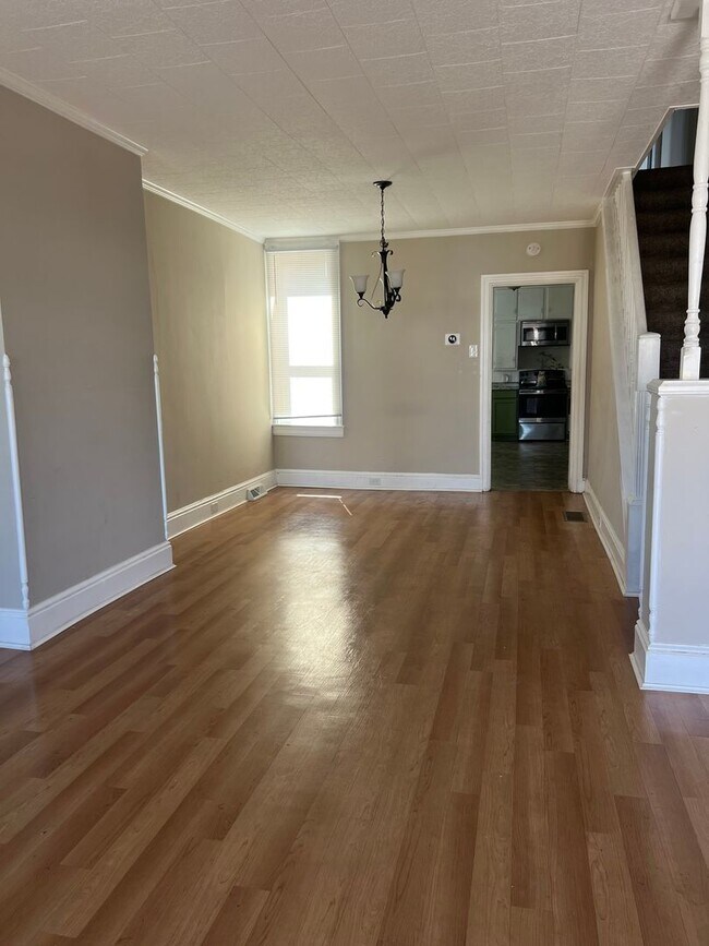 Foto del edificio - Suburban School District - 4 Bedroom Remod...