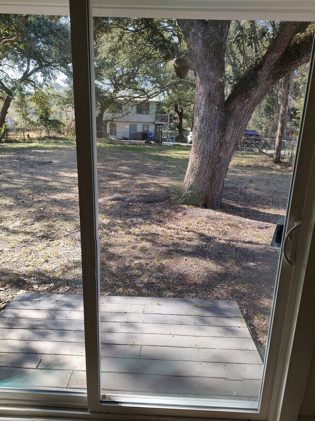 Foto del edificio - 409 Woodland Shores Rd