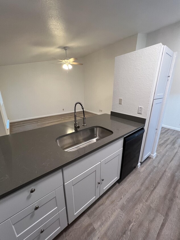 Foto principal - 8848 Meadow Range St