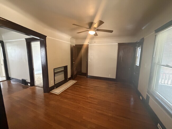 Foto del edificio - 10324 Bernard Ave
