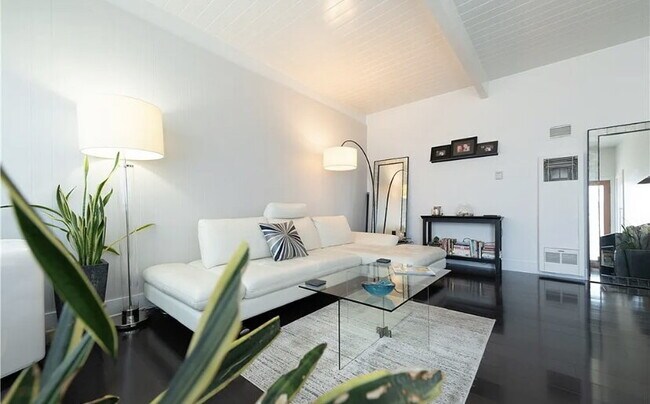 Foto del edificio - 2325 Kansas Ave