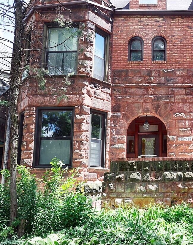 Building Photo - 5427 S Blackstone Ave
