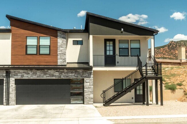 Building Photo - Private room with shared bathroom in a brand new townhome at Lavista Hillside Charm centrally loc...