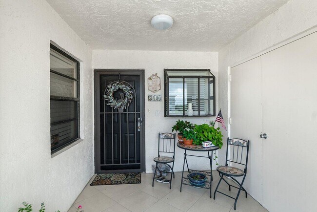 Foto del edificio - 7020 Half Moon Cir