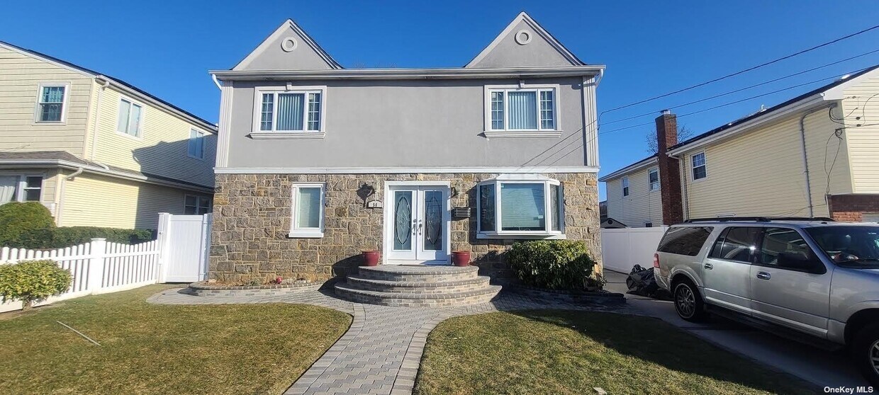 Building Photo - 50 Carroll St