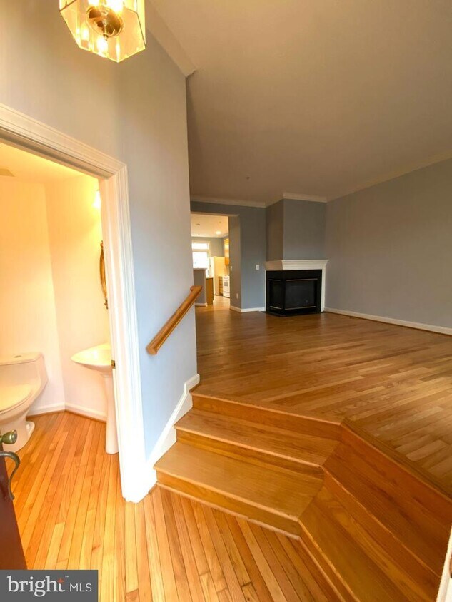 8181 Skelton Cir, Falls Church, VA 22042 Townhome Rentals in Falls