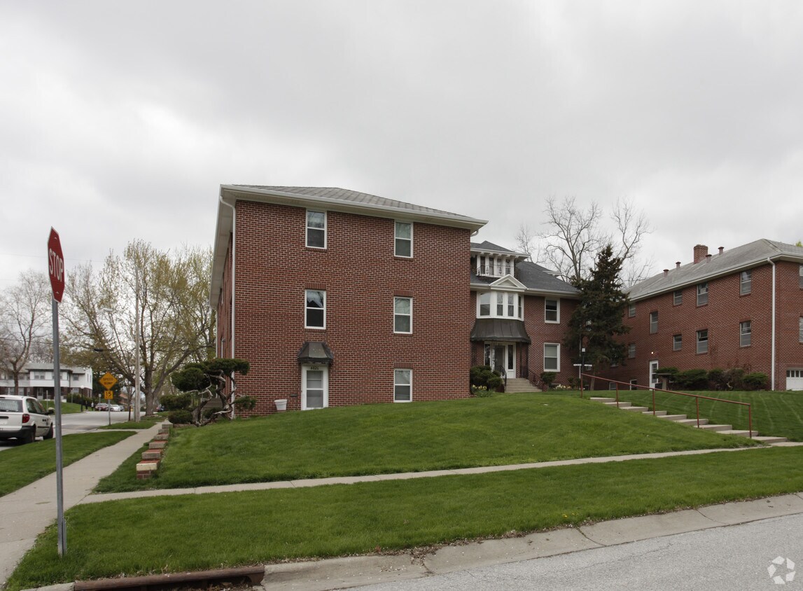 Foto del edificio - 4824 Cass St