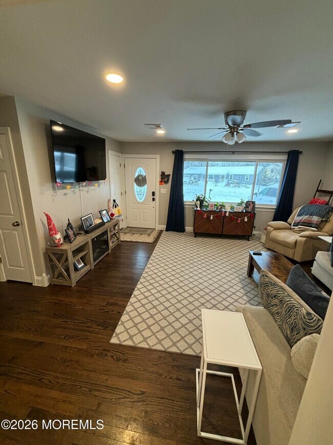 Foto del edificio - 336 Enterprise Dr