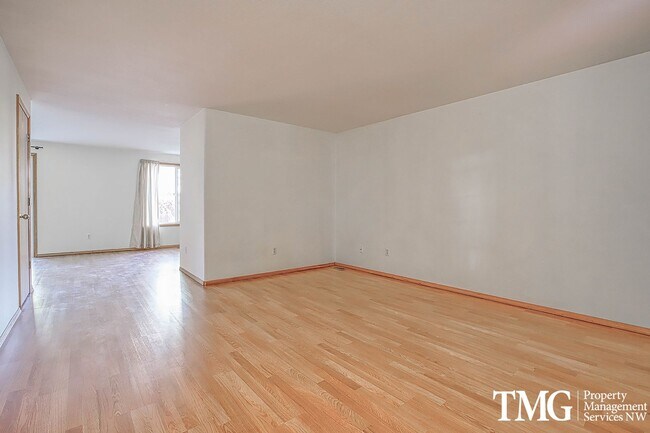 Foto del edificio - **Move-In Special: December Rent Free!! 4 BD Home with Room to Roam on Private Lot