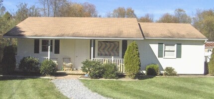 Building Photo - 1225 Thomas Ln