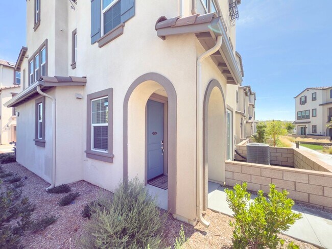Foto del edificio - ~ AVAILABLE NOW ~ New Construction Home for Rent in the NEW Heirloom Farms Community in Temecula!