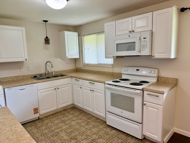 Foto del edificio - Charming 3 Bed, 2 Bath Ranch