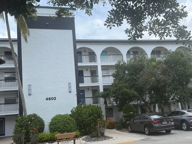 Foto del edificio - 4602 Martinique Way
