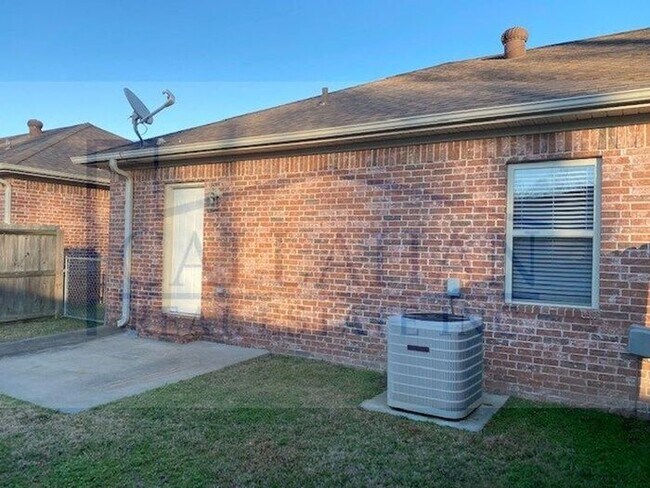 Building Photo - Cabot 2 Bedroom Unit