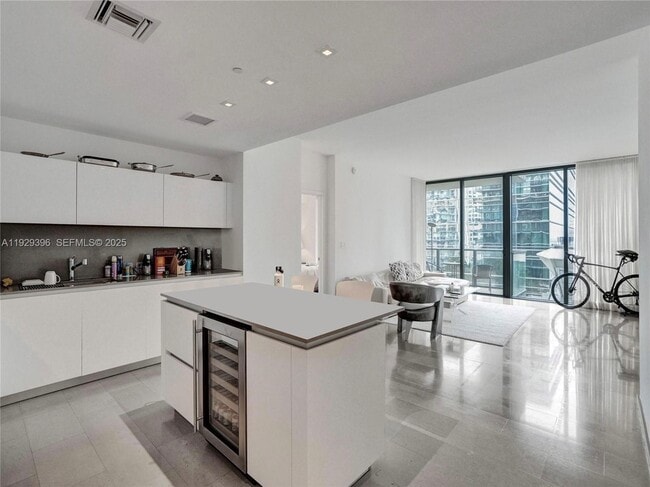 Foto del edificio - 88 SW 7th St