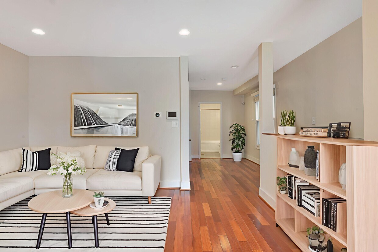 Foto principal - 3130 16th St NW