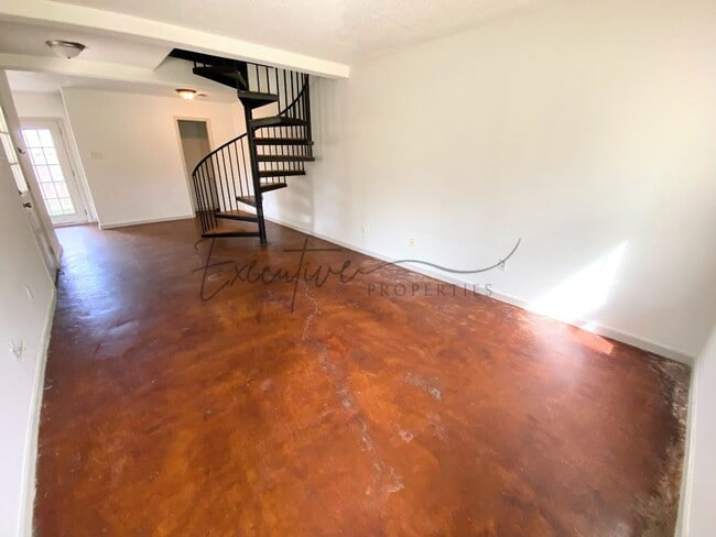 Foto del edificio - Updated 2-Bed Townhouse Steps from McNeese...