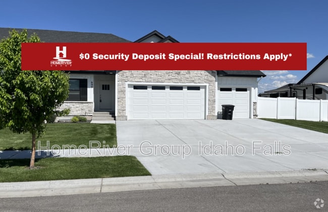 Building Photo - 690 Silvermaple Dr