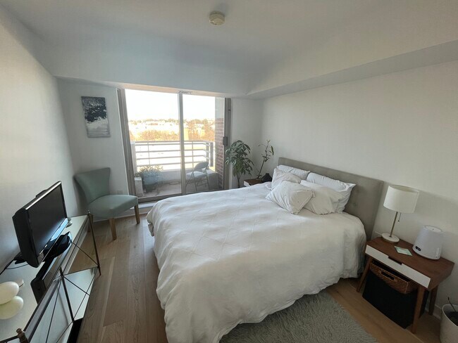 Master bedroom - 1275 25th St NW