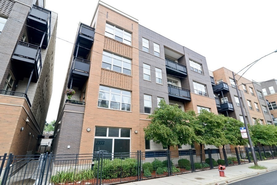 Primary Photo - 2933 N Clybourn Ave