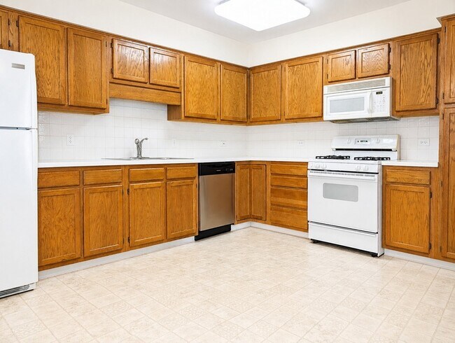 Foto del edificio - 6400 W Berteau Ave