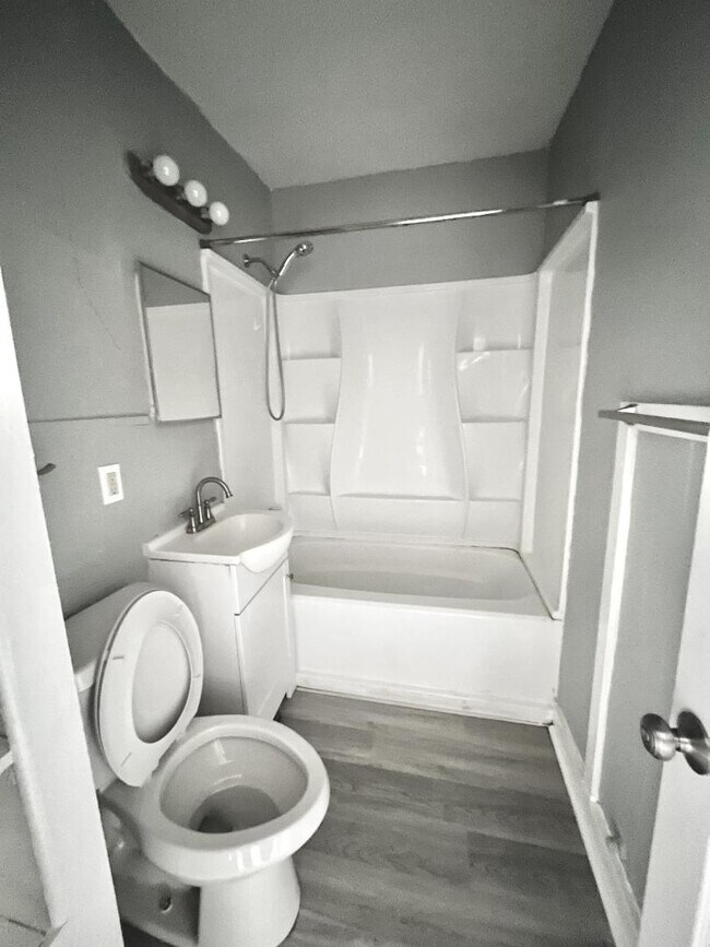 Foto del edificio - 217 Lotus St