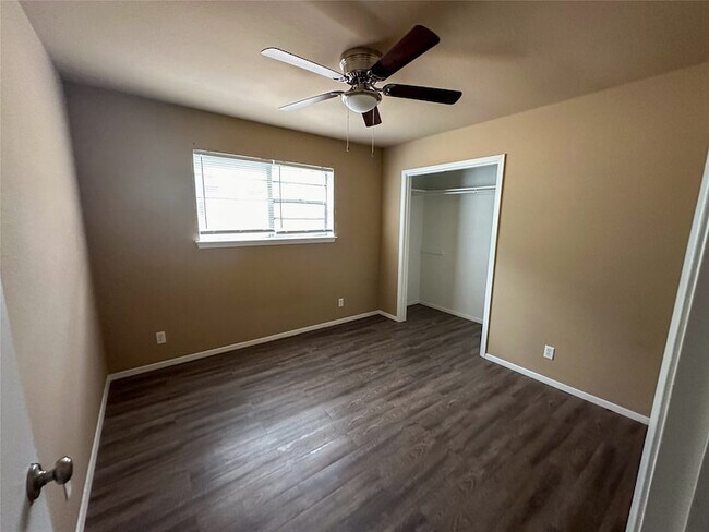 Building Photo - 1206 W Hunt St