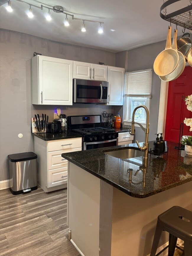 Building Photo - 127 Wilmington Pl SE