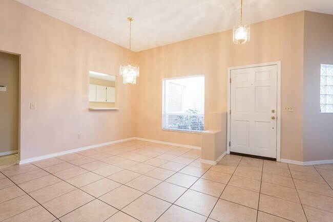 Building Photo - 315 Sand Ridge Dr