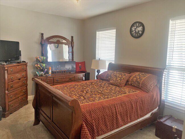 Foto del edificio - 319 Scotch Pine Ln