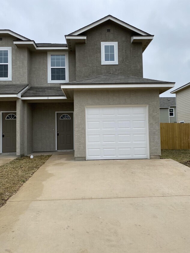 16910 Showdown Path, Selma, TX 78154 Townhome Rentals in Selma TX